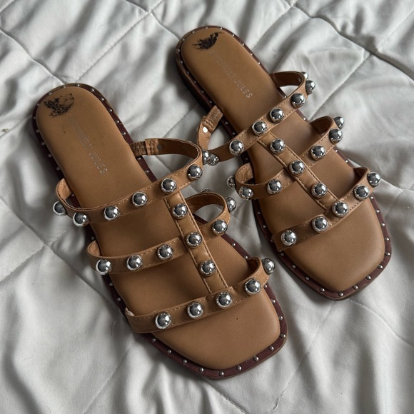 Sincerely Jules Tan open toe sandals with silver rounded studs size 9 - Picture 2 of 5